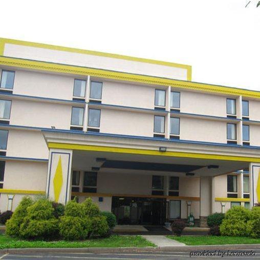Hotel Spark By Hilton Roanoke Airport Exterior foto